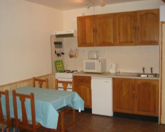 ballinacourty house self-catering cottage kitchen