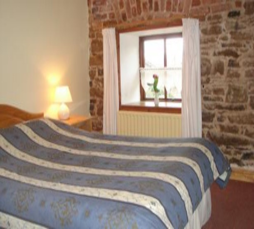 ballinacourty house self-catering bedroom